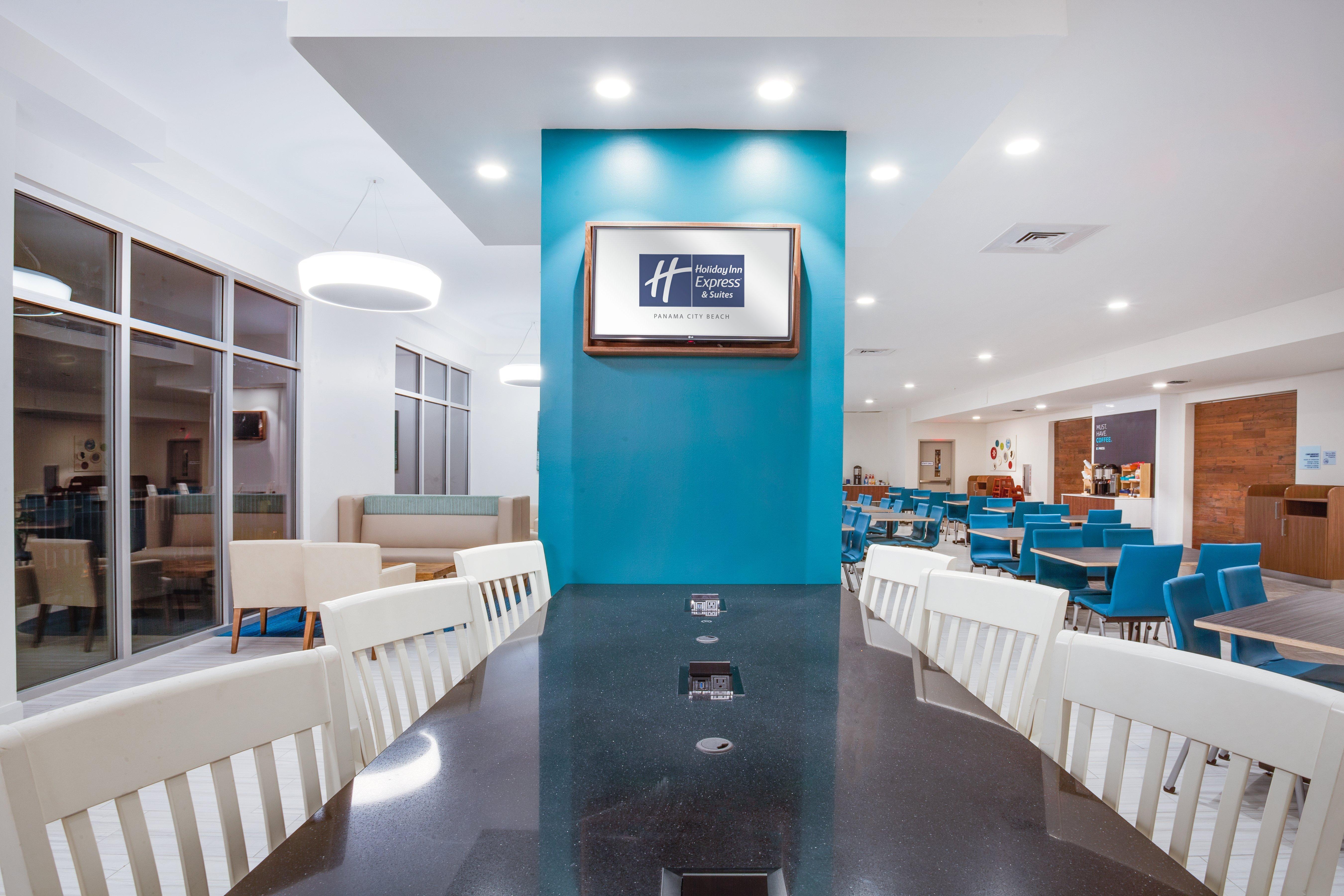 Holiday Inn Express & Suites Panama City Beach Beachfront By Ihg Exterior foto