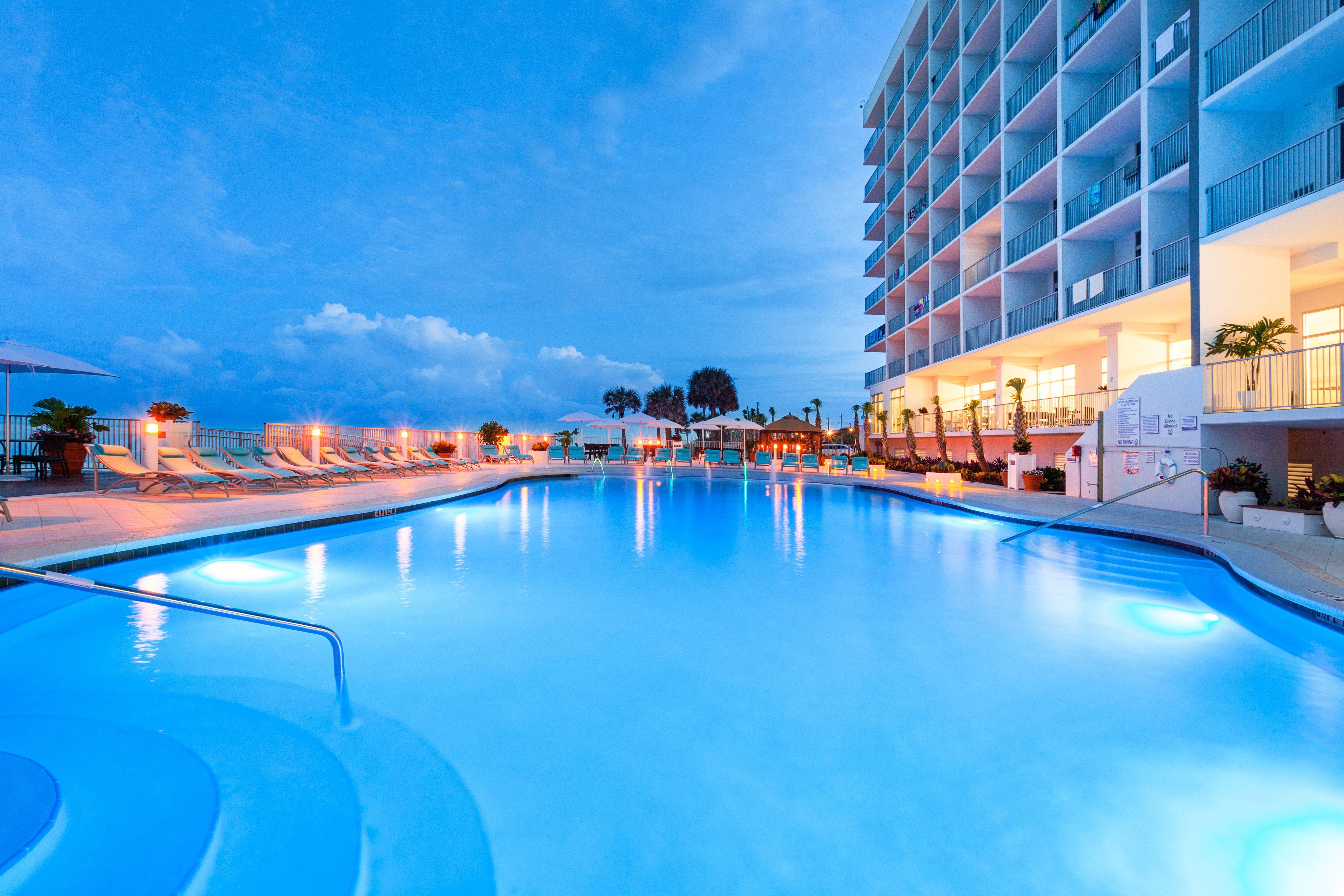 Holiday Inn Express & Suites Panama City Beach Beachfront By Ihg Exterior foto