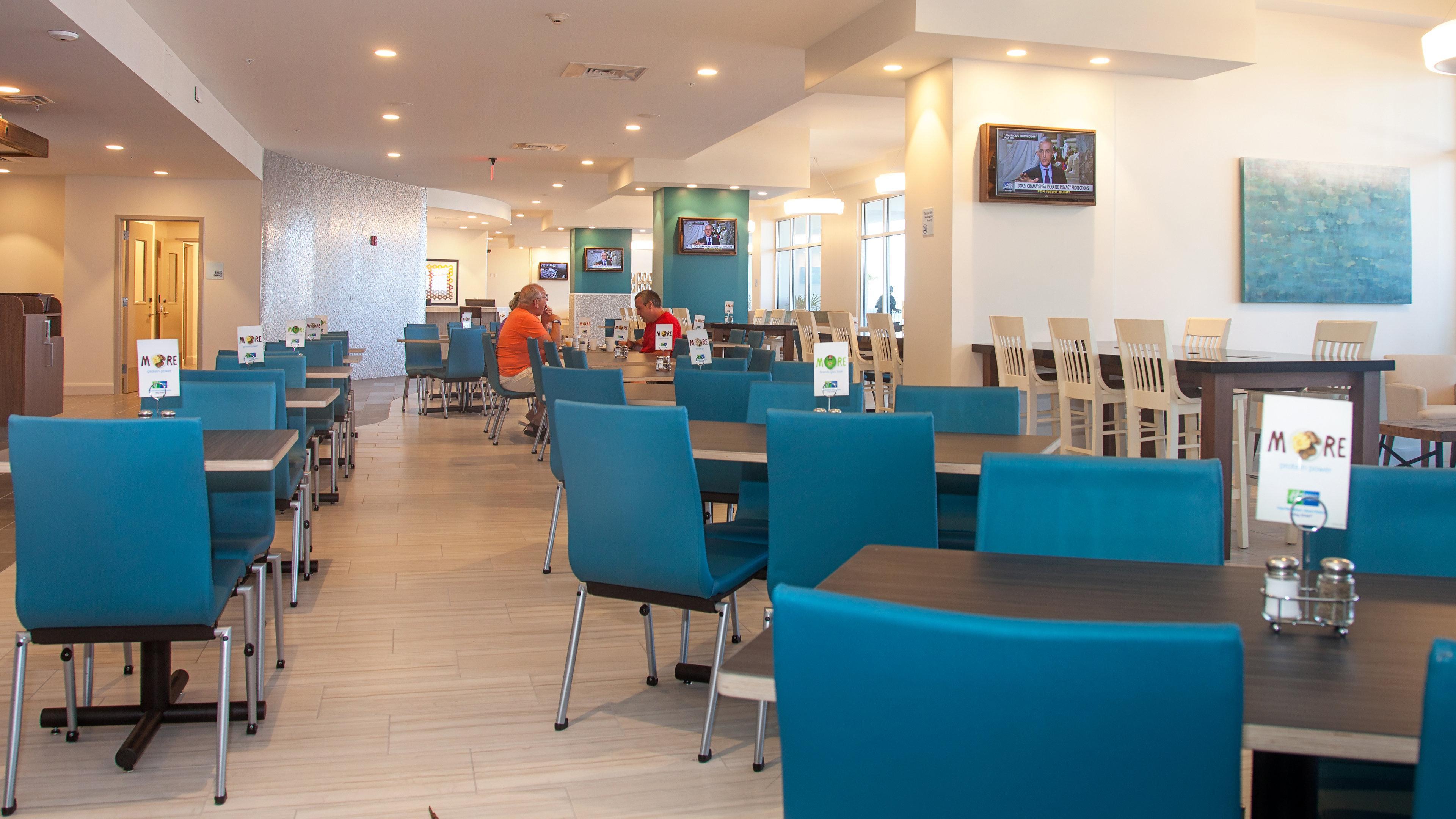 Holiday Inn Express & Suites Panama City Beach Beachfront By Ihg Exterior foto