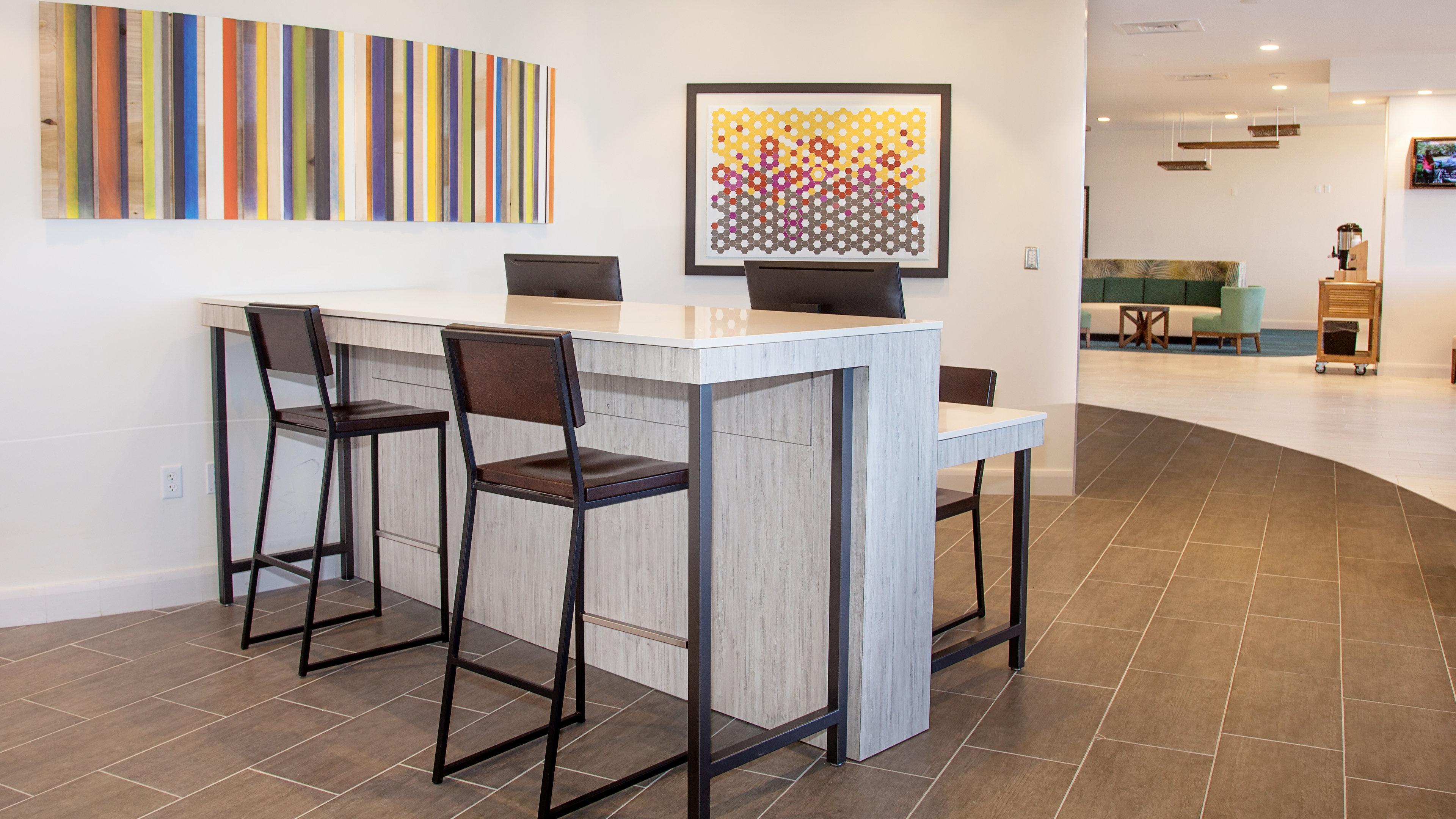 Holiday Inn Express & Suites Panama City Beach Beachfront By Ihg Exterior foto