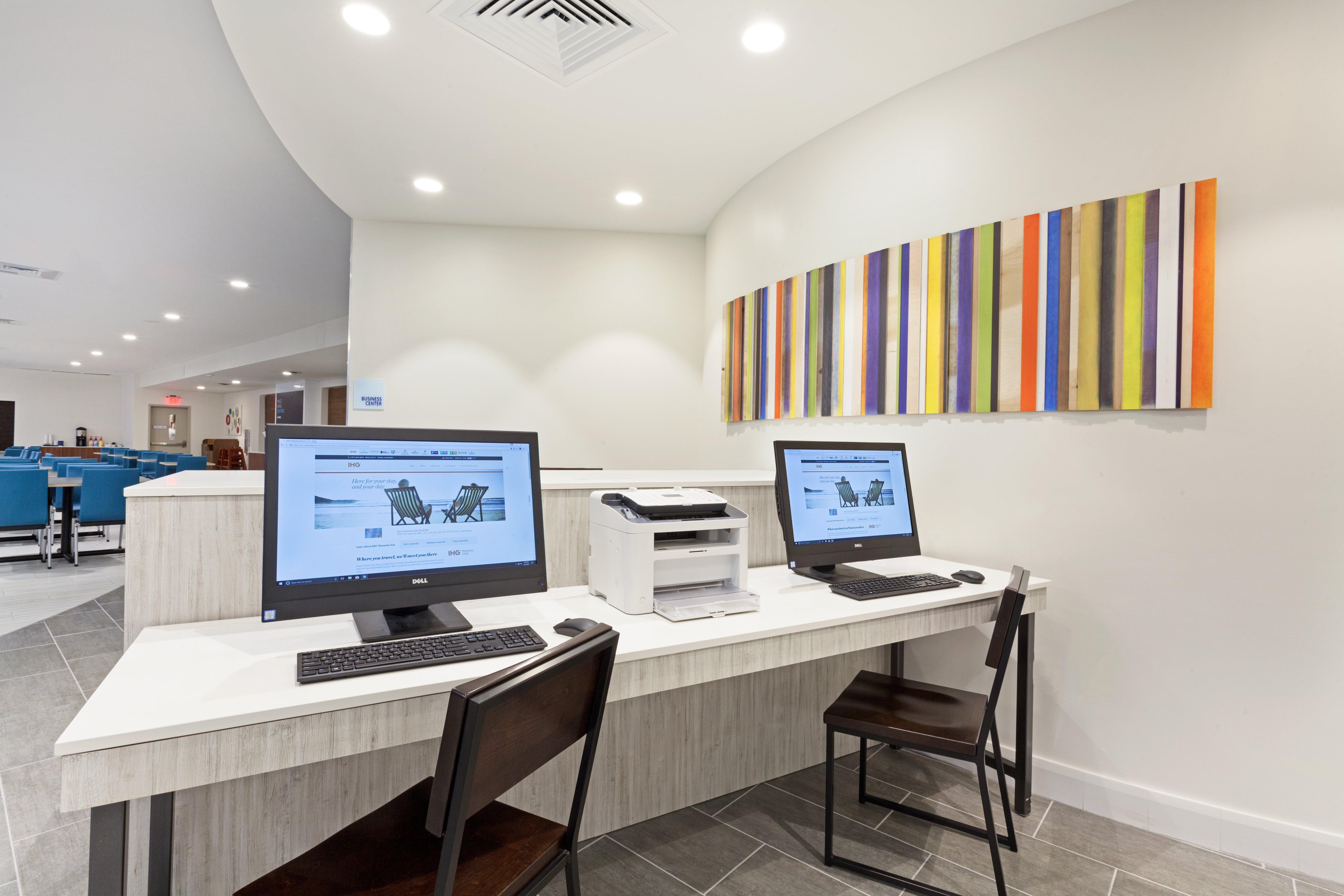 Holiday Inn Express & Suites Panama City Beach Beachfront By Ihg Exterior foto