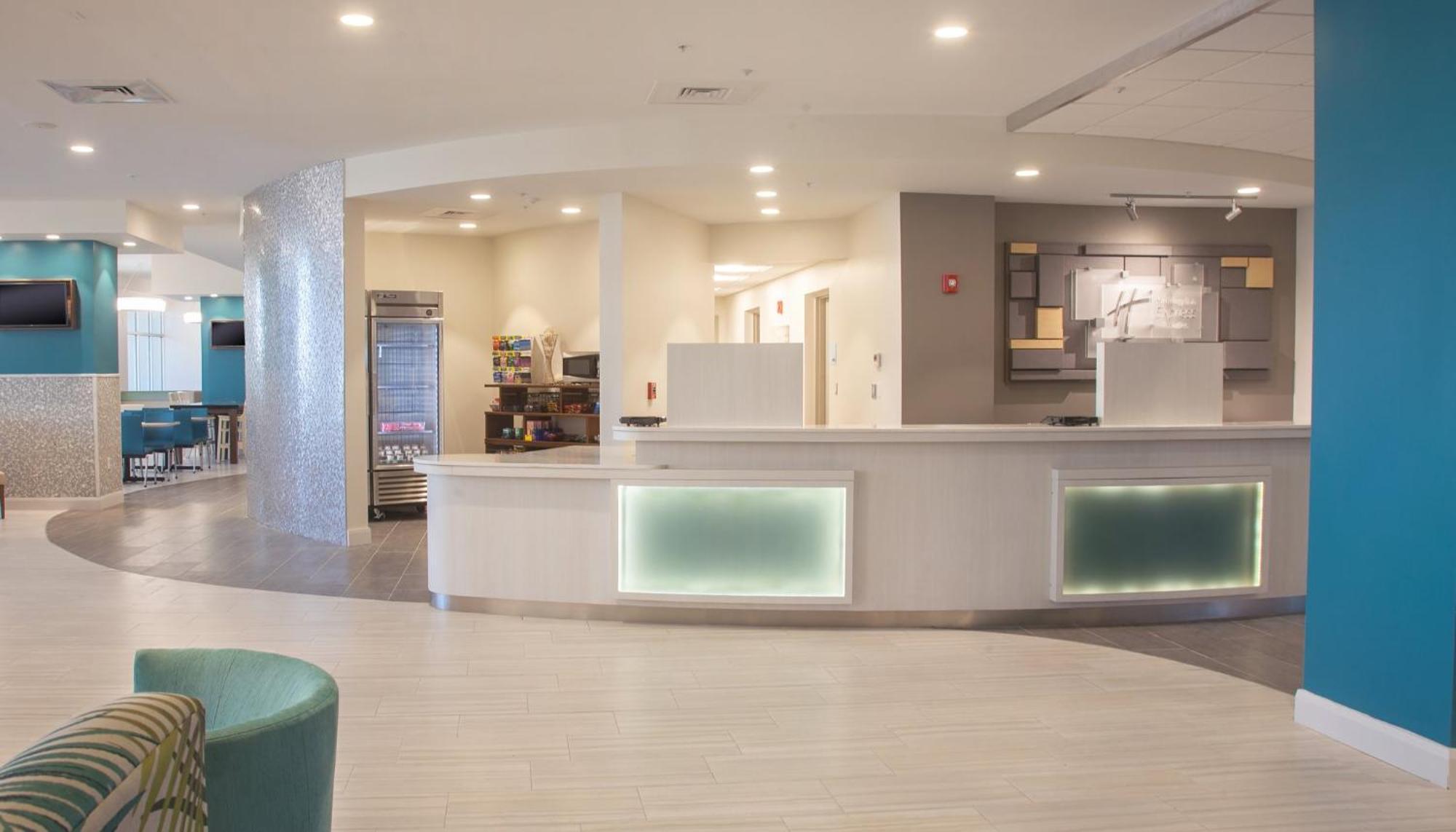 Holiday Inn Express & Suites Panama City Beach Beachfront By Ihg Exterior foto