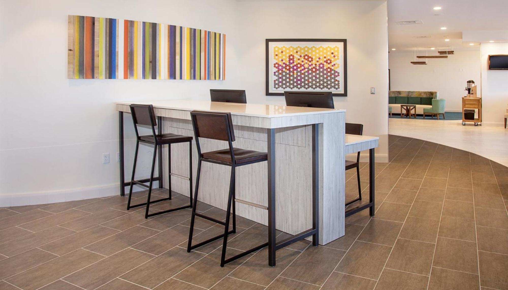 Holiday Inn Express & Suites Panama City Beach Beachfront By Ihg Exterior foto
