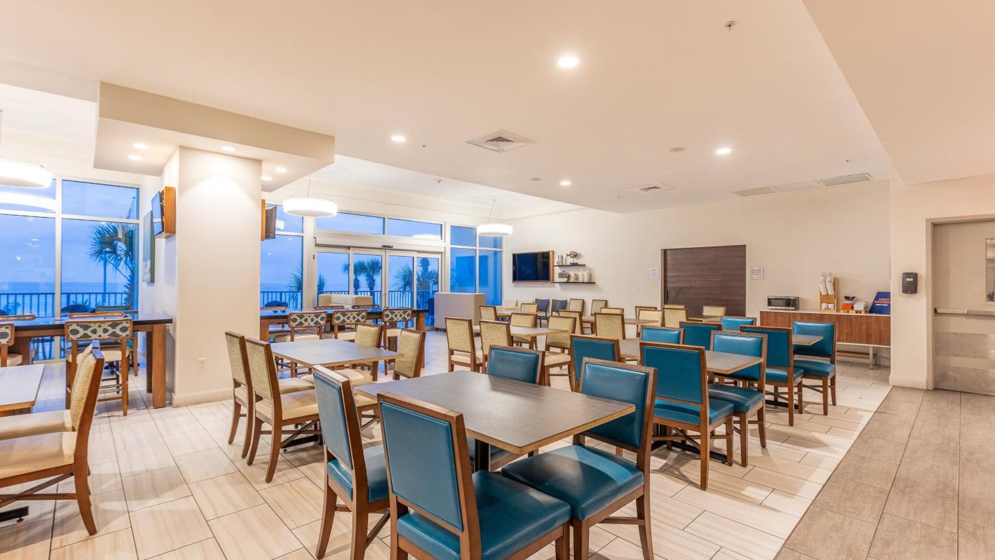 Holiday Inn Express & Suites Panama City Beach Beachfront By Ihg Exterior foto